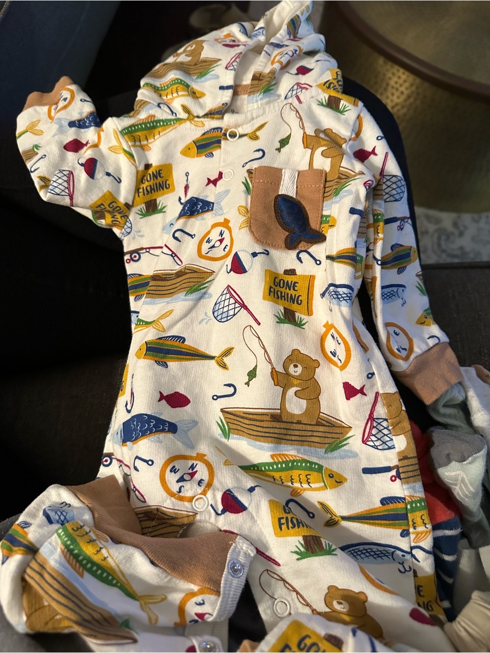 Lot of 8 baby pieces size 6-9 and 9M